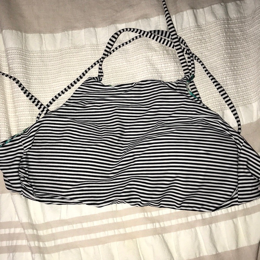 REVERSEABLE black and white, blue floral swim top